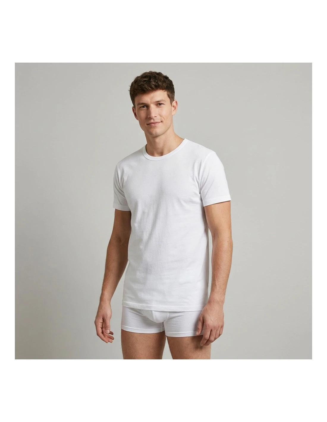 Camiseta interior blanca del catálogo